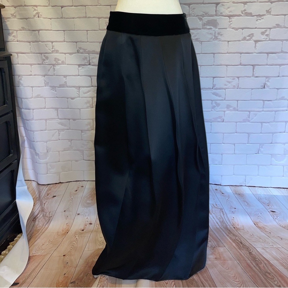 Giorgio Armani Elegant Black Women's Skirt